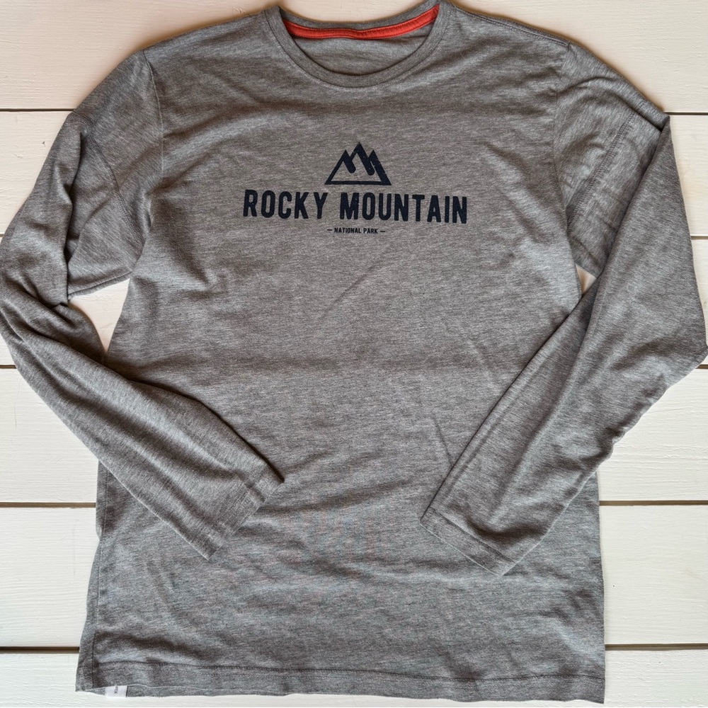 Kastlfel Rocky Mountain UNISEX Gray Long Sleeve Shirt made with Water Bottles